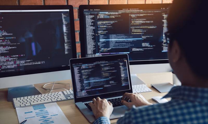 数据科学选型:R与Python如何赋能岳阳网站建设?